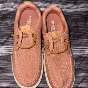 Beautiful women’s sperrys size 8 like new condition! Worn once !